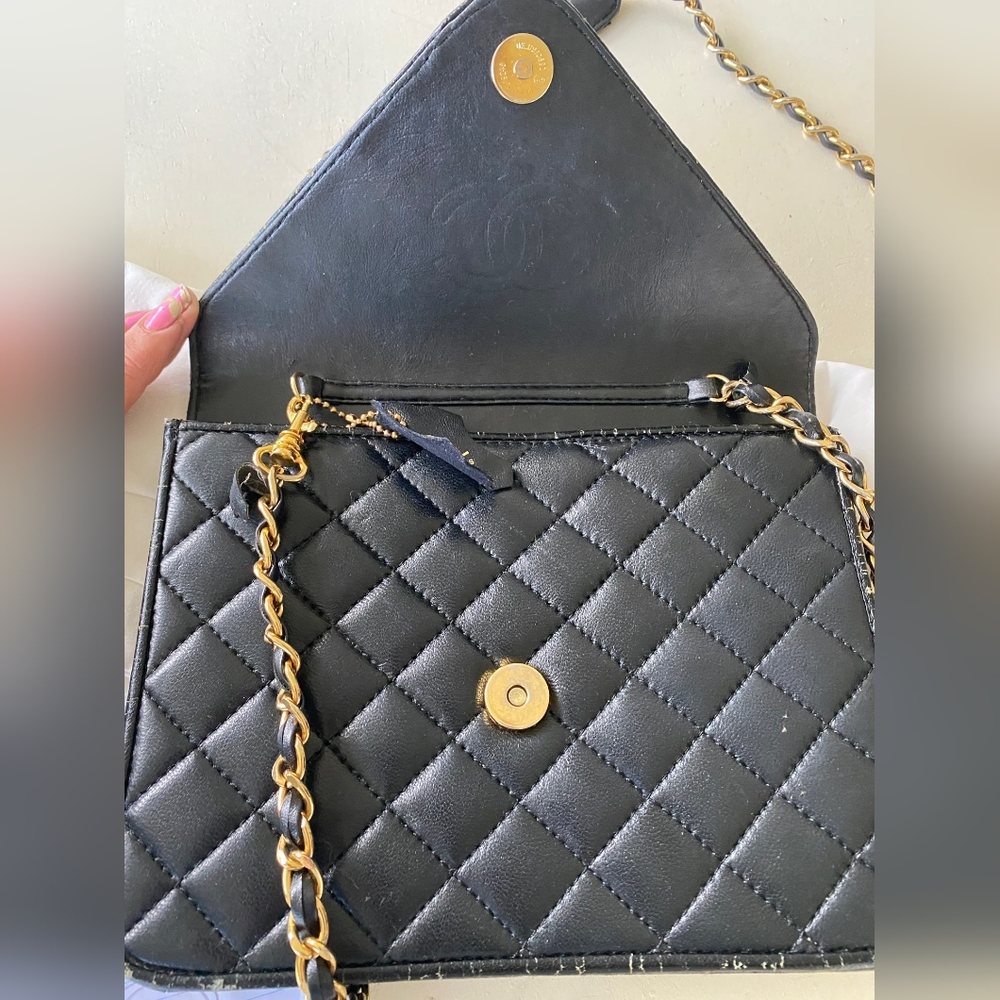 AUTHENTIC VINTAGE BLACK CHANEL PURSE - Picture 4 of 7